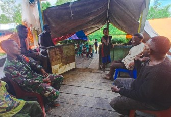 Babinsa Pos Ramil Jita Melayat Ke Rumah Duka Warga Binaan