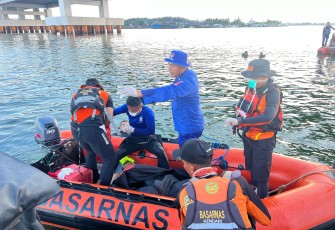 TNI AL Terjunkan TIM Sar Untuk Evakuasi Korban Tenggelam di Teluk Kendari