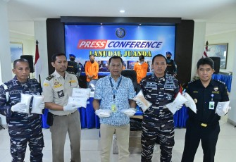 Press Conference yang digelar di Loby Mako Lanudal Juanda Puspenerbal, Sidoarjo, Minggu (9/2).
