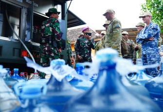 Latgabmapad Bhakti Kanyini Ausindo 2025, bergerak cepat mengubah air sungai yang keruh dan tak layak konsumsi menjadi jernih, siap diminum.
