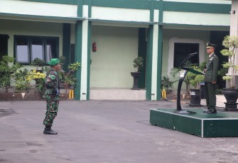 Upacara Peringatan Hari Bela Negara ke-77 Tahun 2025 di halaman Makodim Tulungagung, Jalan Jaksa Agung Suprapto Nomor 17, Kelurahan Kampungdalem, Kecamatan Tulungagung, Kabupaten Tulungagung, Jawa Timur, Jumat (19/12/2025).