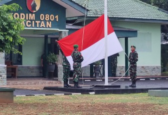 Kodim 0801/Pacitan menggelar Upacara Bendera