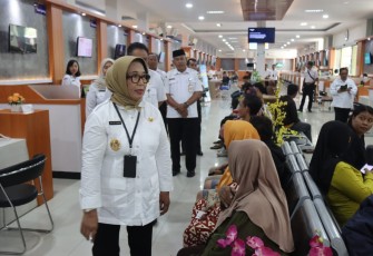 Wabup Blora Sri Setyorini melakukan sidak di sejumlah OPD diantaranya Dindukcapil,  DPM PTSP dan RSUD Blora