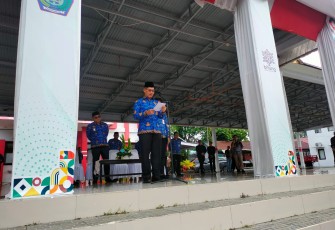 Wali Kota Bitung Hengky Honandar 