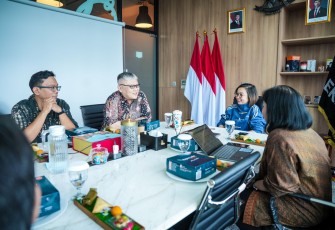 Wakil Menteri Ekonomi Kreatif, Irene Umar, menerima audiensi dari Sampoerna University di Kantor Kementerian Ekraf, Jakarta, Jumat (21/11/2025).
