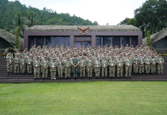 Gubernur Akademi Militer turut mendampingi Direktur Utama SIG, Indrieffouny Indra, dan Komisaris Utama SIG, Bapak Sigit Widyawan, dalam rangka menghadiri pembukaan kegiatan Retret Terintegrasi SIG Group 2026 yang diselenggarakan di Glamping Akademi Militer, Magelang