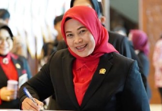 anggota Fraksi PDIP DPRD Jatim Wiwin Sumrambah