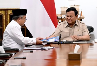 Pertemuan Presiden Prabowo Subianto dengan Menteri Pendidikan Dasar dan Menengah (Mendikdasmen) Abdul Mu’ti, di Istana Merdeka, Jakarta, Kamis (11/6).