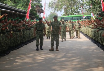 Wakasad saat Dampingi Wapang TNI Tinjau Kesiapan Yonif TP 936/SJ*