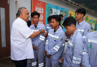 Wamenaker Afriansyah saat melakukan kunjungan kerja ke PT Baoshuo Taman Industry Investment Group (BTIIG) di Morowali, Sulawesi Tengah, Selasa (23/6/2026).