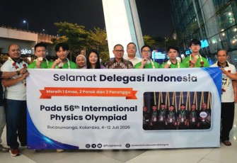 Kepulangan Lima Murid Peraih Medali IPhO 2026 Disambut Hangat Kemendikdasmen