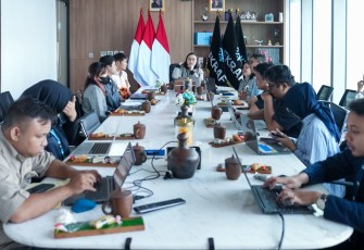 Wakil Menteri Ekonomi Kreatif, Irene Umar, menerima audiensi Buana Triarta dan Timberlab di Kantor Kementerian Ekraf, Jakarta, Rabu (15/7/2026).