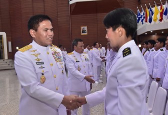 Kepala Staf Angkatan Laut (Kasal) Laksamana TNI Dr. Muhammad Ali memberikan pengarahan kepada 189 Perwira Remaja lulusan Pendidikan Pertama Perwira Prajurit Karier (PA PK) TNI Reguler dan Program Khusus (Progsus), serta Penerbang Sukarela Dinas Pendek (PSDP) Tahun Anggaran 2026, bertempat Auditorium Denma Mabes TNI AL. Kamis (12/3)