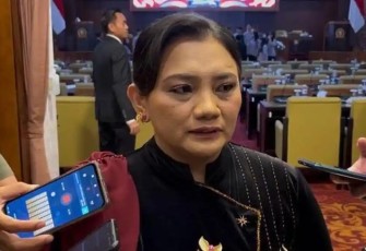Anggota Fraksi PDIP DPRD Jatim, Diana Sasa