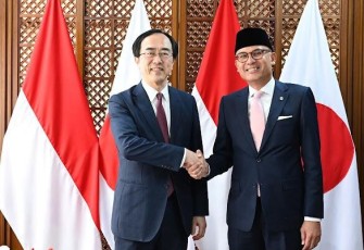 Wakil Menteri Luar Negeri RI, Arrmanatha C. Nasir dan Wakil Menteri Luar Negeri Jepang, Akahori Takeshi di Jakarta 