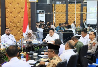 Bupati Roby Kurniawan dalam Rapat Koordinasi Forkopimda, Rabu (18/2) di Ruang Rapat 2 Kantor Bupati Bintan.