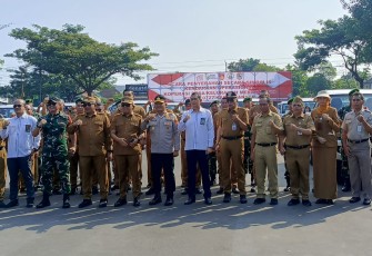  Acara penyerahan secara simbolis kendaraan operasional KDKMP Kodim 0727/Karanganyar, di Plaza Alun-alun Karanganyar, Senin (11/5/2026).