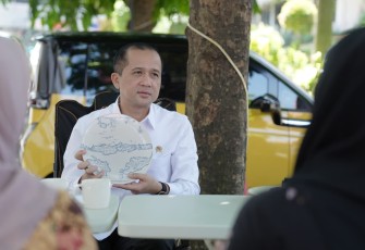 Menteri Transmigrasi M. Iftitah Sulaiman Suryanagara