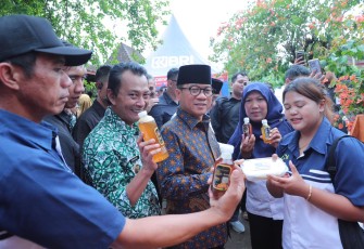 Menteri Desa dan Pembangunan Daerah Tertinggal (Mendes PDT) Yandri Susanto bersama Wakil Mendes PDT Ahmda Riza Patria menghadiri acara Ngopi Bareng  dengan para Kepala Desa di Desa Banyuanyar, Kecamatan Ngampel, Kabupaten Boyolali, Selasa (13/1/2026)