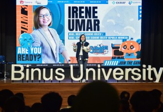 Wakil Menteri Ekonomi Kreatif, Irene Umar, menyampaikan sambutan pada Opening Ceremony Garena Game Jam 3 di BINUS University, Jakarta, Minggu (8/2/2026).