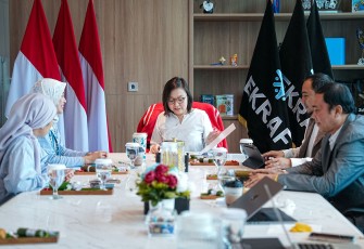 Wakil Menteri Ekonomi Kreatif, Irene Umar, menerima audiensi tim panitia Jogja Festival Forum & Expo (JFFE) 2026 di Kantor Kementerian Ekonomi Kreatif, Jakarta, Senin (9/2/2026)