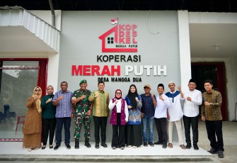 Wakil Menteri Koperasi (Wamenkop) Farida Farichah meninjau langsung progress pembangunan fisik gerai Koperasi Desa/Kelurahan (Kopdes) Merah Putih Mangga Dua, Kecamatan Tanjung Beringin, Kabupaten Serdang Bedagai, Sumatra Utara, Jumat (30/1)