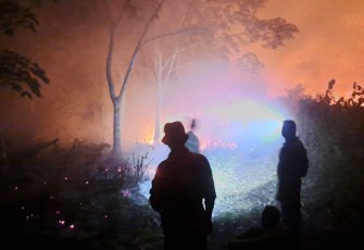 POS TNI AL Bengkalis Bersinergi Padamkan Kebakaran 
