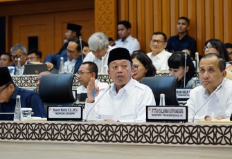Menteri Nusron dalam Rapat Kerja (Raker) bersama Tim Panitia Khusus (Pansus) DPR RI dalam rangka penyelesaian konflik agraria yang digelar di Ruang Rapat Komisi V DPR RI, Jakarta, Rabu (21/01/2026)