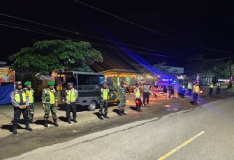 Patroli Gabungan TNI-Polri di Trenggalek