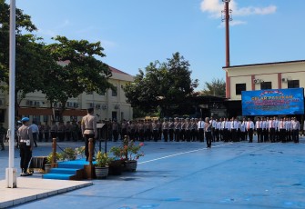 Upacara gelar pasukan Operasi Kesempatan Candi 2026, di Lapangan Wira Satya Polres Karanganyar, Senin (2/2/2026)