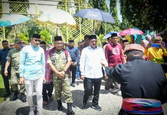 Kedatangan Pangdam XIII Merdeka, Mayjen TNI Mirza Agus disambut dengan adat Mopotililo di Tilamuta