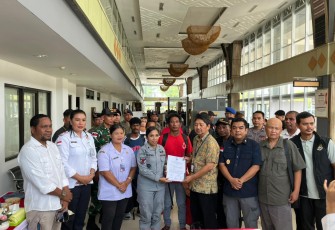 Penandatanganan Berita Acara Serah Terima disaksikan oleh Kepala PLBN Motaain Atambua, perwakilan Dinas Kelautan dan Perikanan Provinsi NTT wilayah Kabupaten TTS, TTU, Belu dan Malaka, serta unsur Imigrasi dan instansi terkait lainnya.