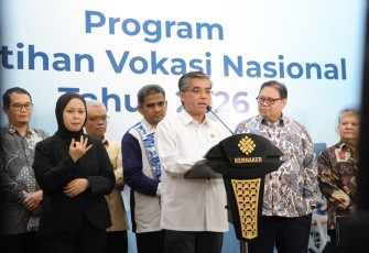 Menteri Ketenagakerjaan, Yassierli dalam Konferensi Pers terkait Program Pelatihan Vokasi Nasional Tahun 2026 di Kantor Kemnaker, Jumat (27/2/2026).