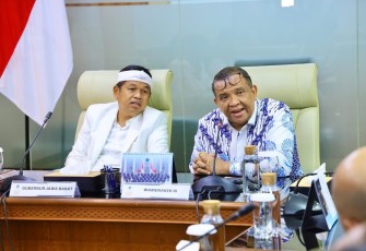 Wamenaker Afriansyah Noor bersama Gubernur Jawa Barat Dedi Mulyadi 