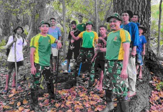 Tanam pohon di perbatasan 