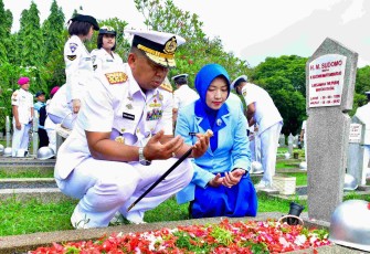 Pangkolinlamil Laksda TNI Rudhi Aviantara 