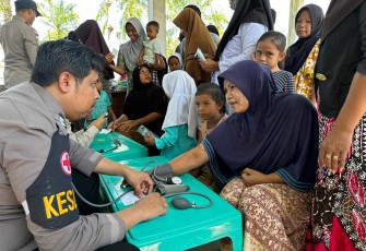 Pelayanan kesehatan keliling untuk warga korban banjir di Aceh Tamiang 