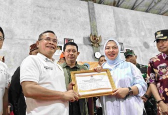 Kepala BNPB, Bupati Pati, Anggota Komisi VIII DPR RI, dan unsur Forkopimda Pati melanjutkan kunjungan kerja ke pos pengungsian yang berada Balai Desa Sidoharjo, Kecamatan Pati, pada Sabtu(17/1).