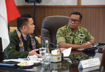 Danrem 083/Bdj Kolonel Inf Kohir bersama anggota Komisi I DPR RI di Malang, Jum'at (6/2)