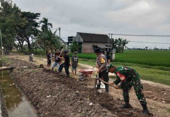Kerja bakti di wilayah desa binaan 