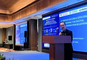 Ketua Umum DPP APKOMINDO dan DPP APTIKNAS, Ir. Soegiharto Santoso, SH., menyampaikan paparan dalam workshop “AI Driven Secure & Efficient: Engineering the Digital Transformation Blueprint” di Hotel Harris Sunset Road, Bali, 5 Maret 2026.