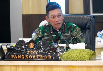 Pangkostrad Letjen TNI Mohammad Fadjar