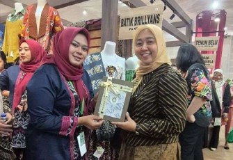 Pelanggan puas atas hasil karya Brilliyans Batik