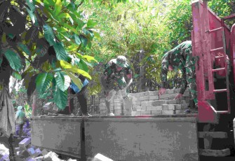 Material paving blok pengerjaan jalan Dusun Klagin