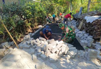 Pavingisasi jalan Dusun Klagin Desa Brabe