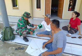 Pemeriksaan kesehatan warga Desa Brabe