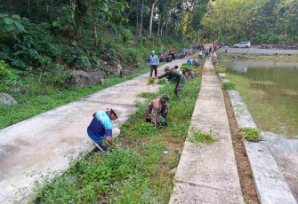 Karya bakti bersama warga