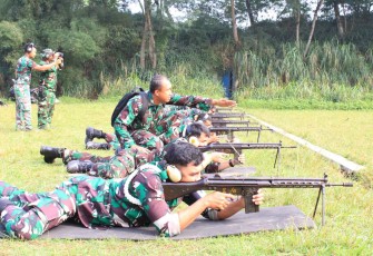 Latihan menembak laras panjang