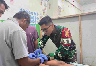 Bakti sosial sunatan massal di perbatasan