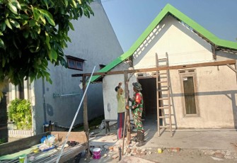 Rehab rumah warga desa binaan